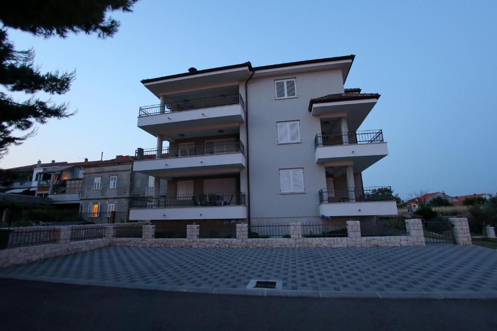 Lila Apartments Zara Esterno foto