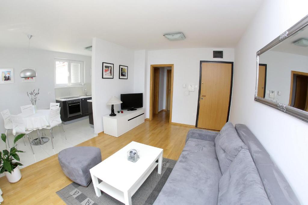 Lila Apartments Zara Esterno foto