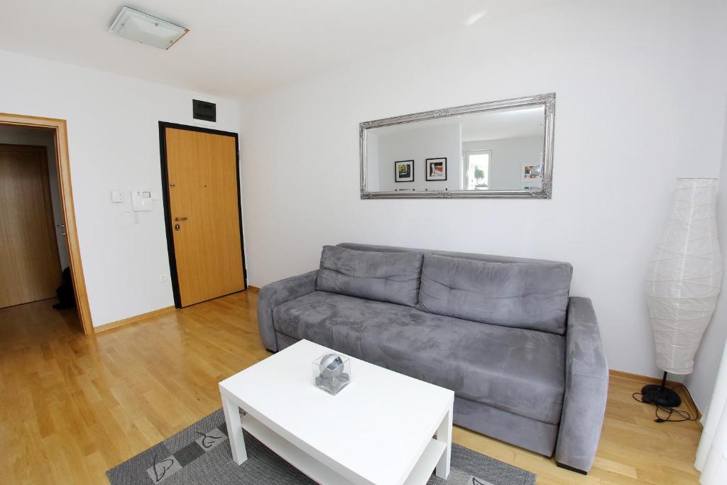 Lila Apartments Zara Esterno foto